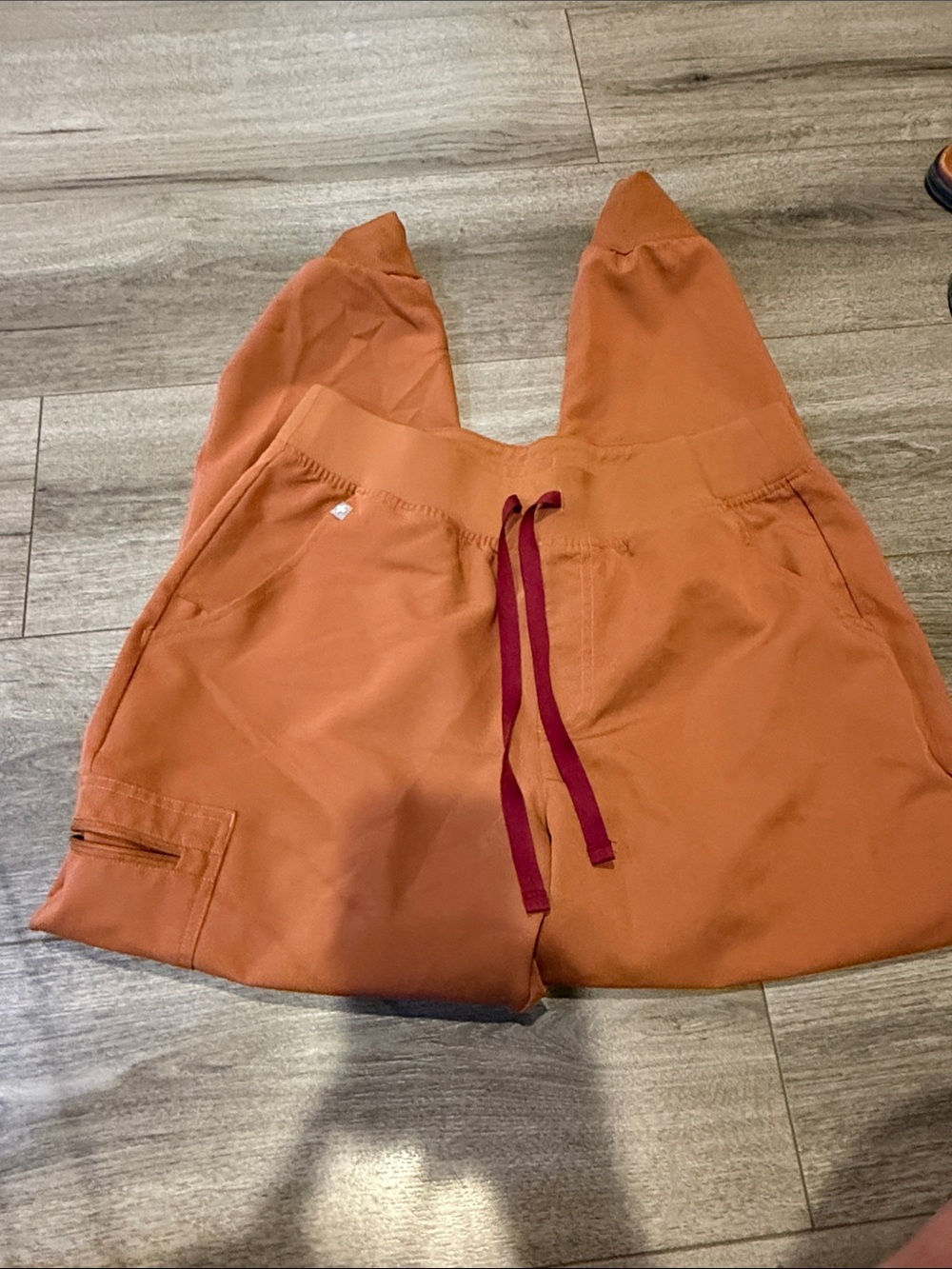 FIGS ZAMORA JOGGER SIZE LARGE CHAI BROWN/ORANGE - Picture 2 of 5